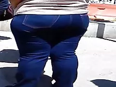 Una buong kapuluang indonesian con unas nalgotas