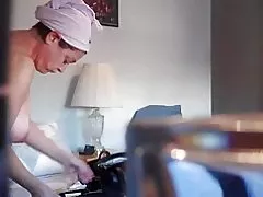 Tita hubad, nakatago