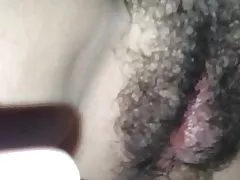 Shooting ng isa pang pag-load sa kanyang balbon puki