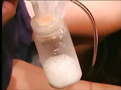 Sexy mahaba ang buhok, espanyola double pump ng gatas mula sa kanyang namamaga bubelya